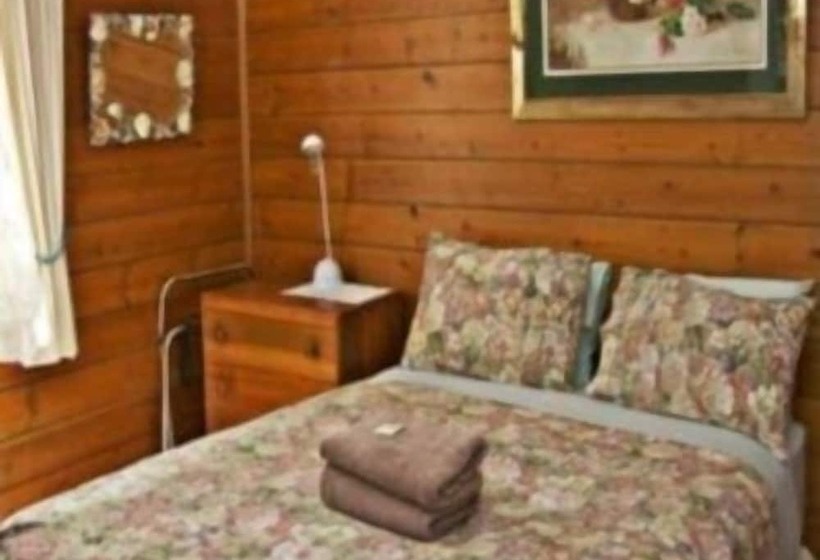 فندق Triabunna Cabin & Caravan Park