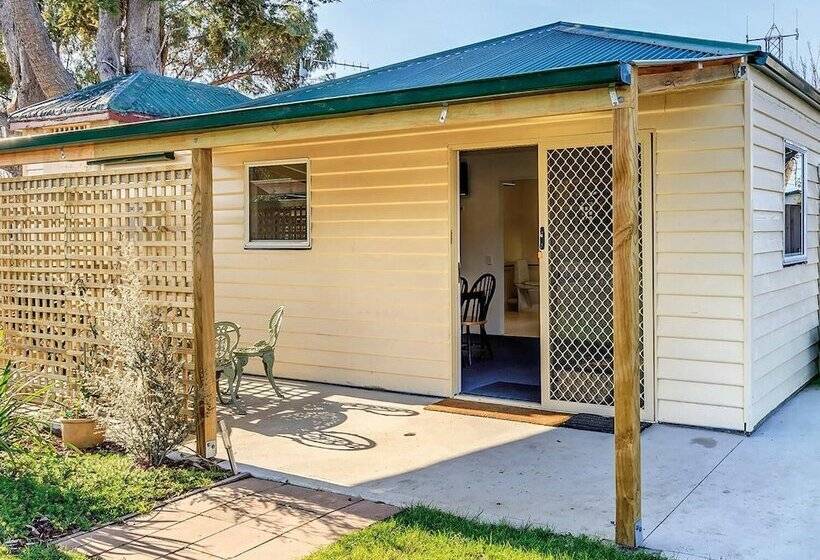 فندق Triabunna Cabin & Caravan Park