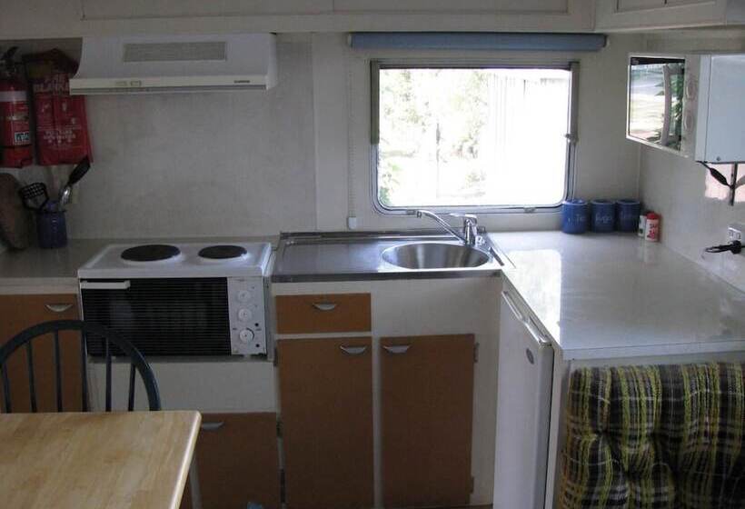 فندق Triabunna Cabin & Caravan Park