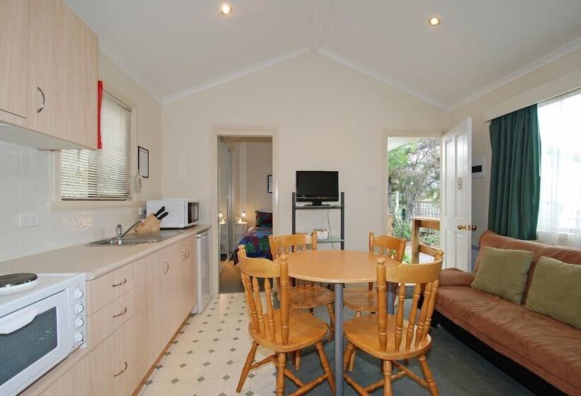 فندق Triabunna Cabin & Caravan Park