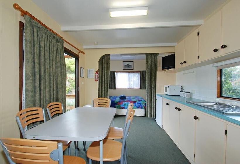 فندق Triabunna Cabin & Caravan Park