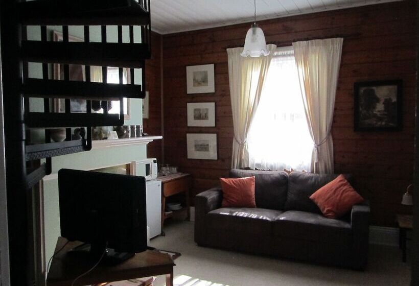 فندق Triabunna Cabin & Caravan Park