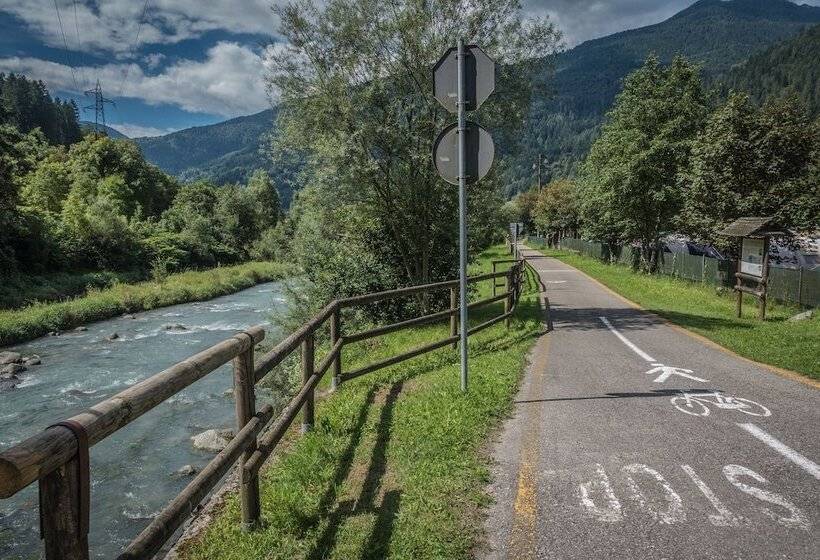 בית מלון כפרי Sarca Lodge Val Rendena