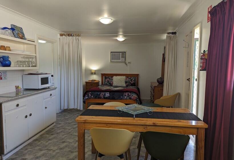 Kingscote Tourist Park And Family Units