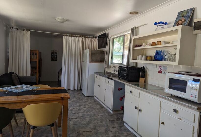 Kingscote Tourist Park And Family Units