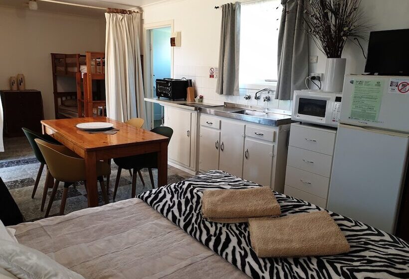 Kingscote Tourist Park And Family Units