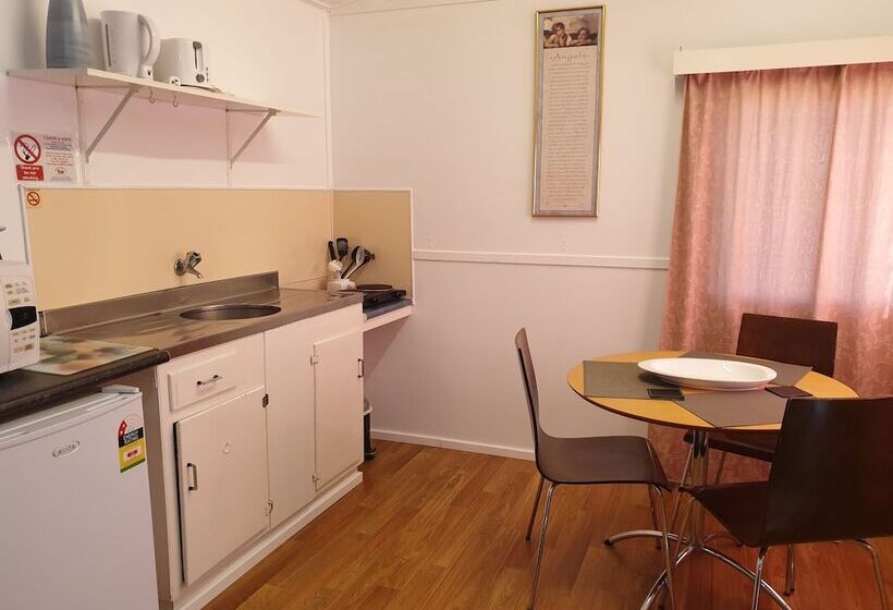 Kingscote Tourist Park And Family Units