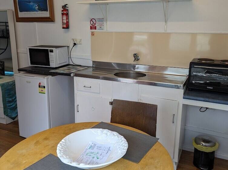 Kingscote Tourist Park And Family Units