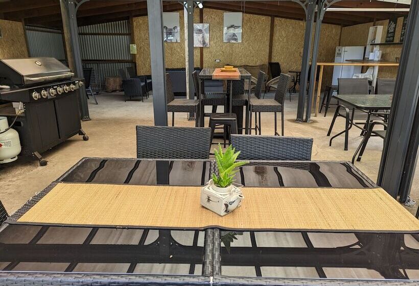 Kingscote Tourist Park And Family Units