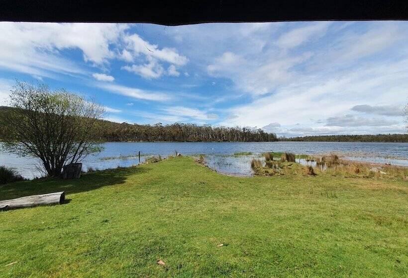 Lake Yalleena Nature Retreat