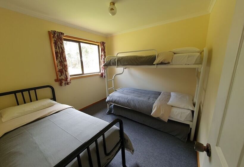 Lake Yalleena Nature Retreat