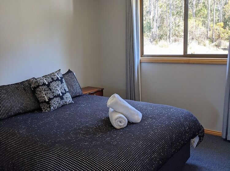 Lake Yalleena Nature Retreat