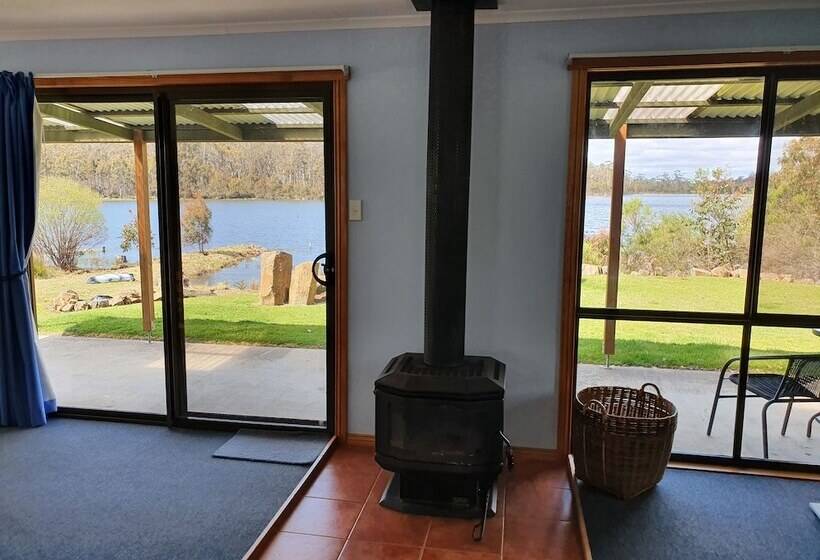 Lake Yalleena Nature Retreat