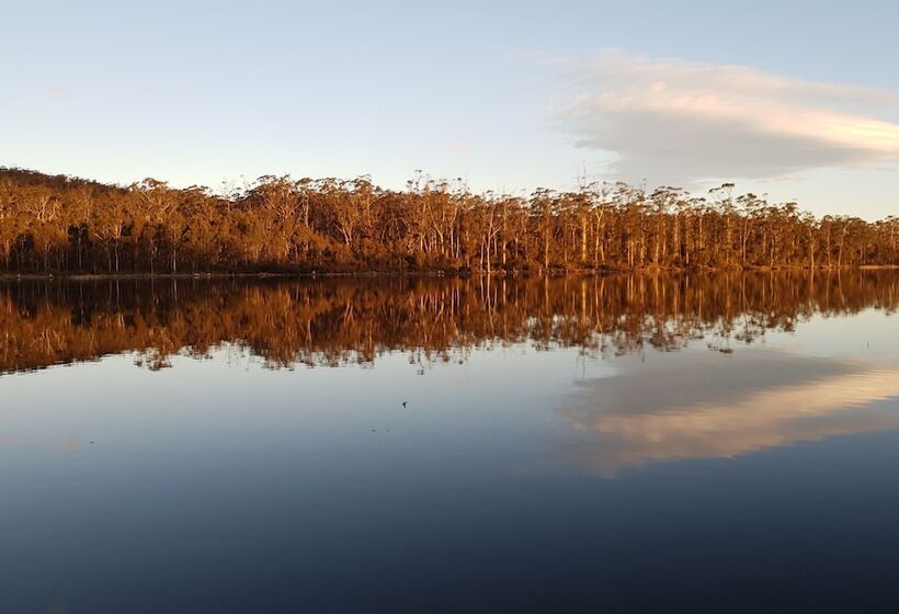 Lake Yalleena Nature Retreat