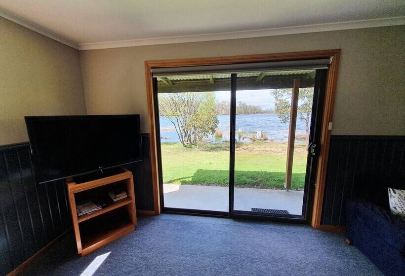 Lake Yalleena Nature Retreat