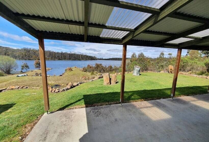 Lake Yalleena Nature Retreat