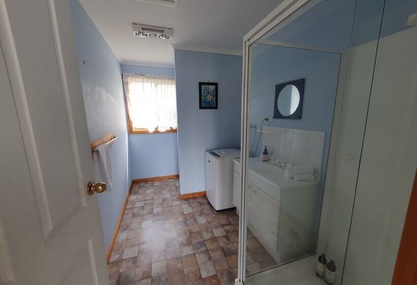 Lake Yalleena Nature Retreat