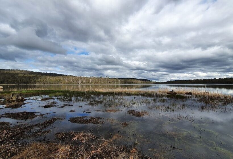 Lake Yalleena Nature Retreat