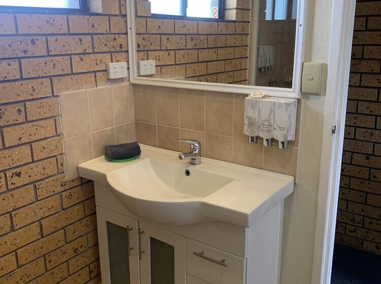 מוטל Newell Motor Inn Narrandera