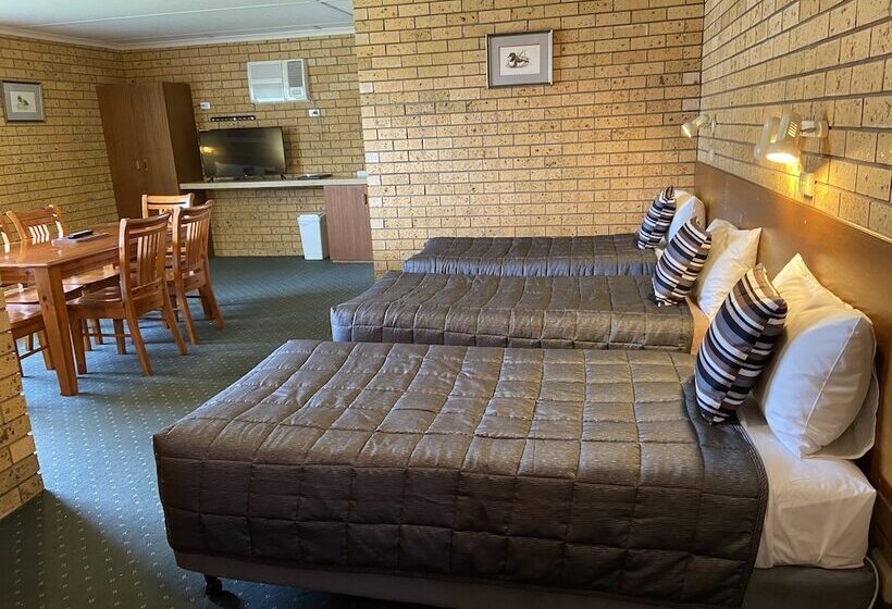 מוטל Newell Motor Inn Narrandera