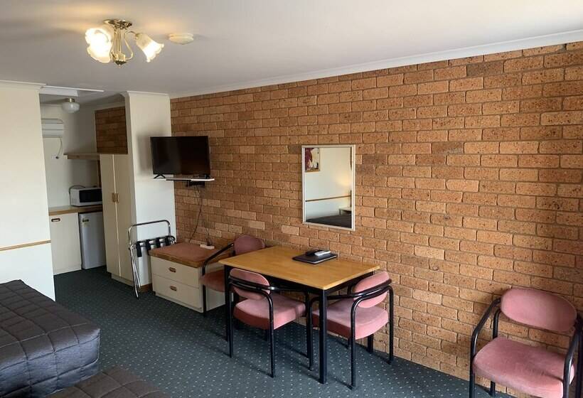 מוטל Newell Motor Inn Narrandera