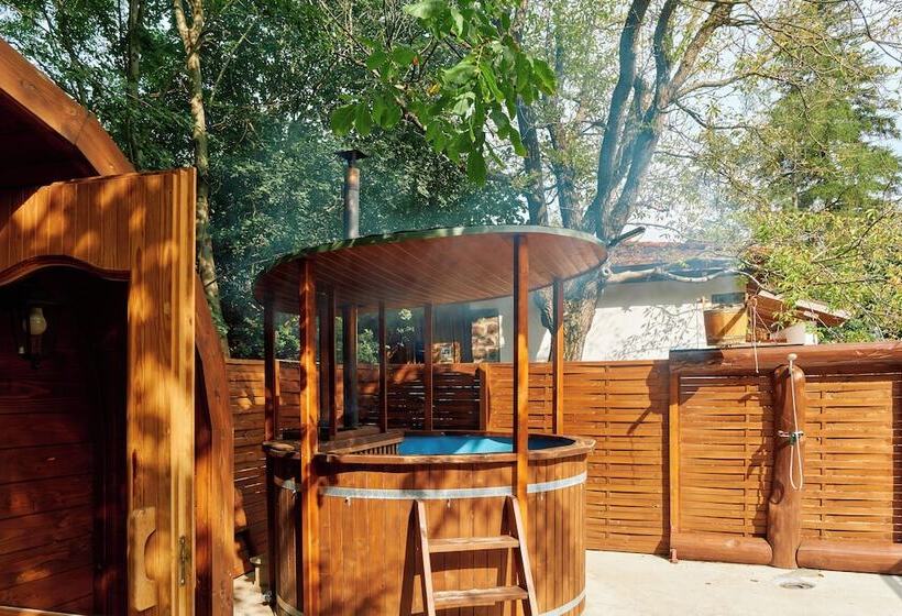 Oko Park Panzió Kemping és Rendezvényközpont