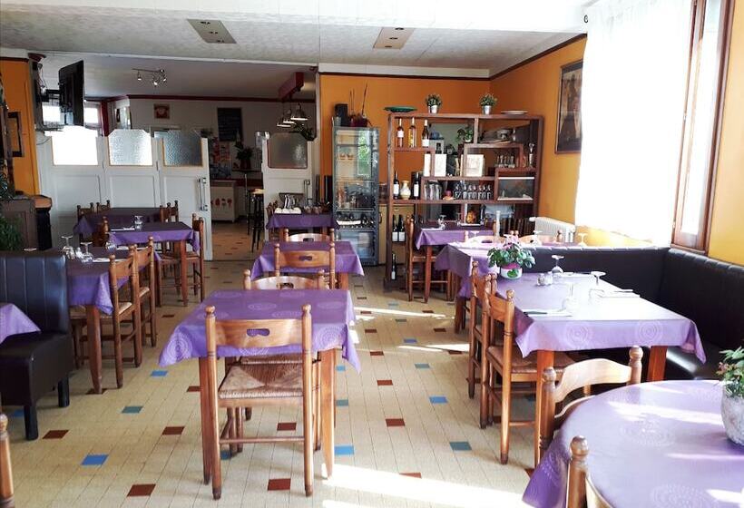 بنسيون Café De La Place