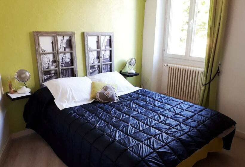 بنسيون Café De La Place