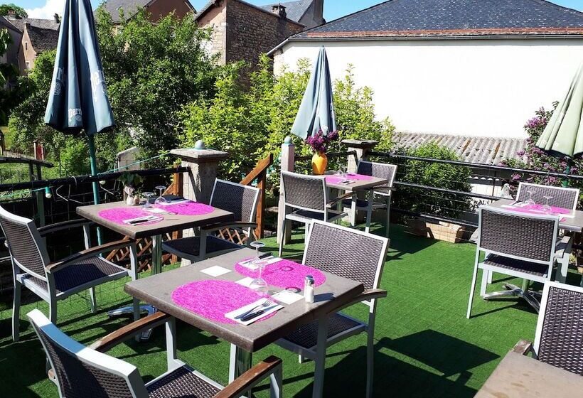 بنسيون Café De La Place