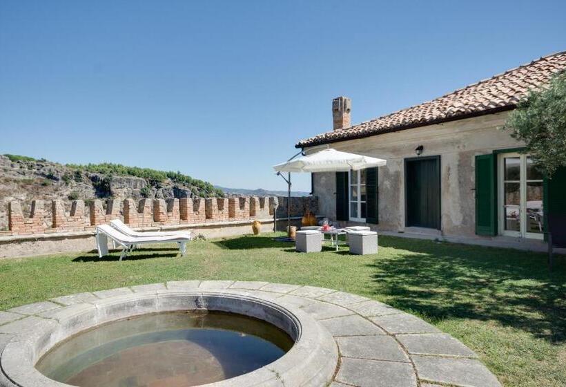 بنسيون Castello Di Caccuri Suites