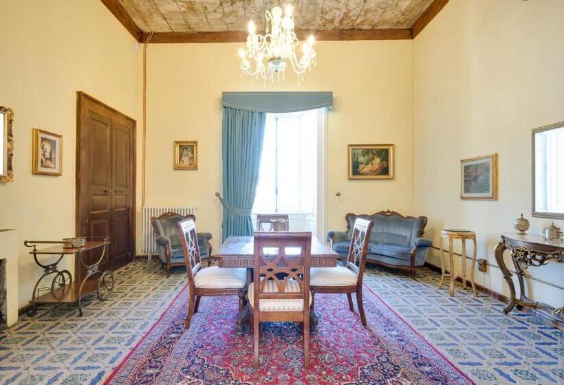 بنسيون Castello Di Caccuri Suites
