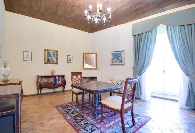بنسيون Castello Di Caccuri Suites