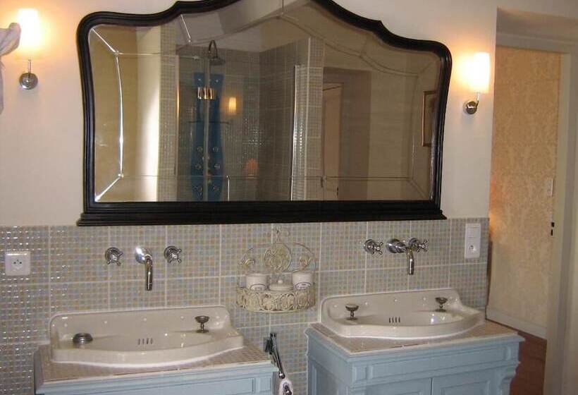 ペンション Château Coquelicot