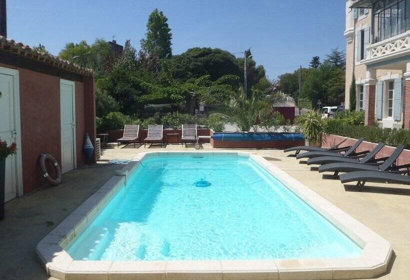 ペンション Château Coquelicot