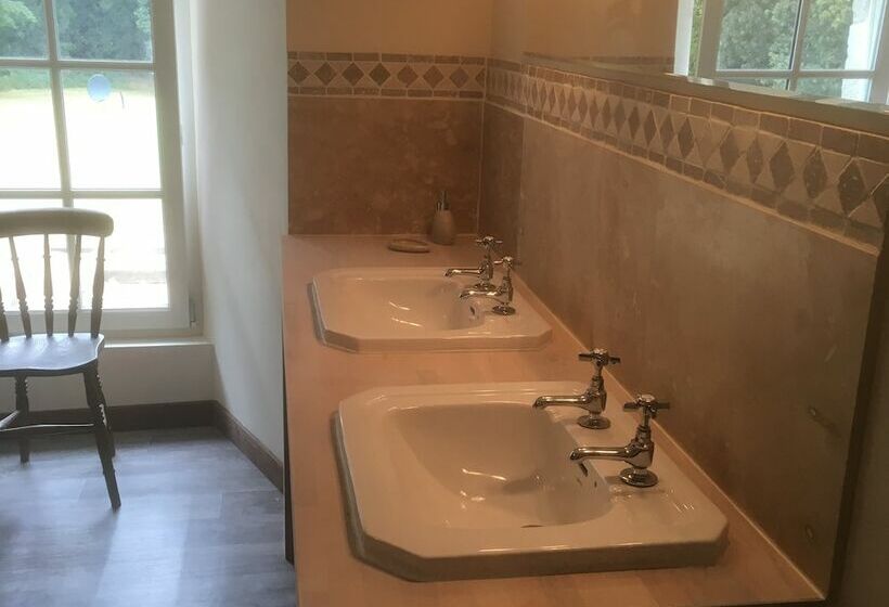 膳宿费 Château De La Ville Voisin