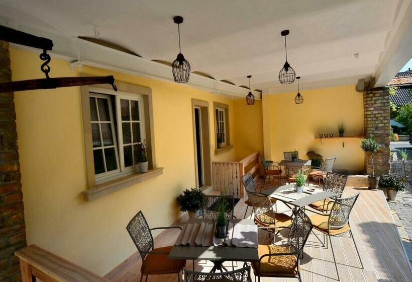 ペンション Gästehaus & Weingut Gehrig