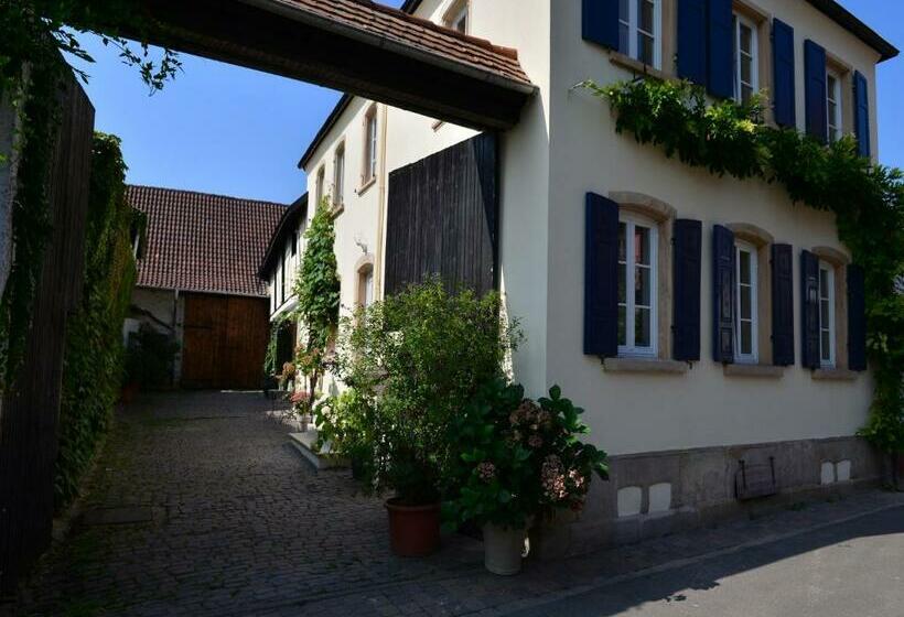 ペンション Gästehaus & Weingut Gehrig