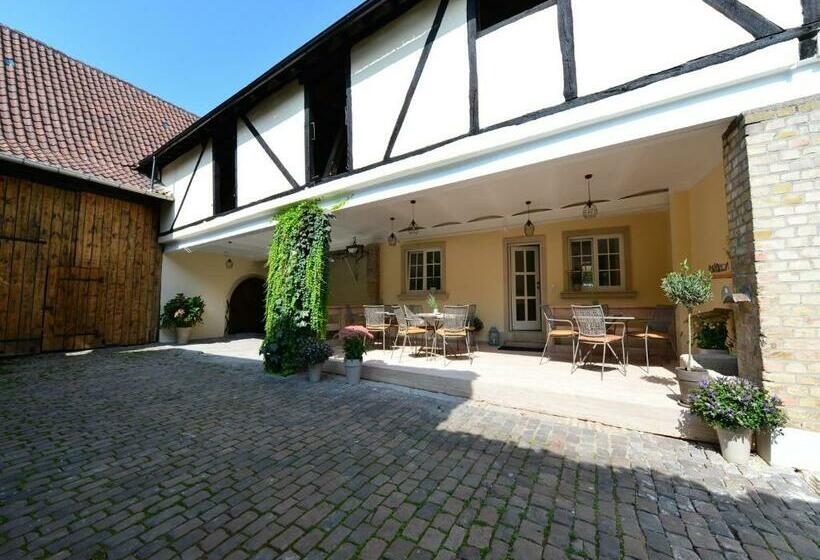 ペンション Gästehaus & Weingut Gehrig