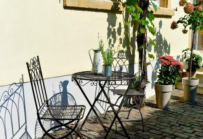 ペンション Gästehaus & Weingut Gehrig