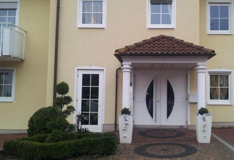 פנסיון Waldeck Garni