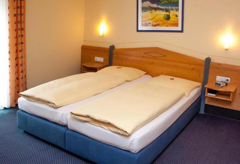 פנסיון Waldeck Garni