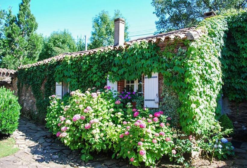 Quaint Cottage In Teillet With Valley View