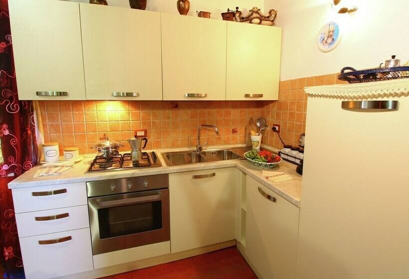 Rustic Farmhouse With Fishing Lake, Beautiful View, Peace, Quiet And Nature