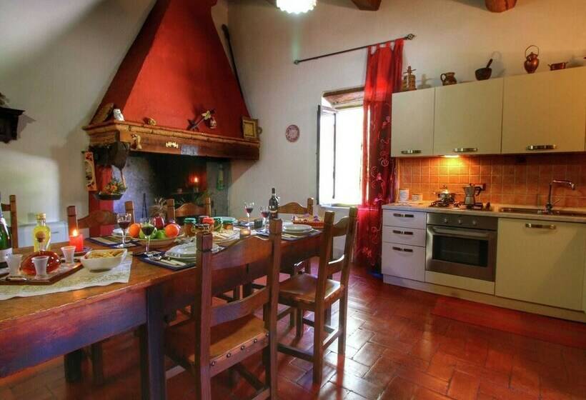 Rustic Farmhouse With Fishing Lake, Beautiful View, Peace, Quiet And Nature