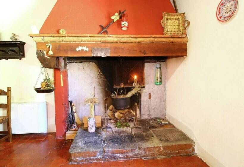 Rustic Farmhouse With Fishing Lake, Beautiful View, Peace, Quiet And Nature