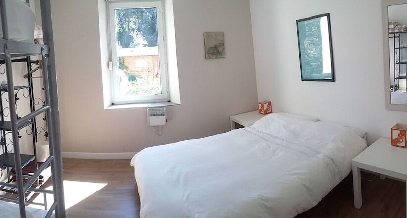 Sidsmums Travellers Retreat   Hostel