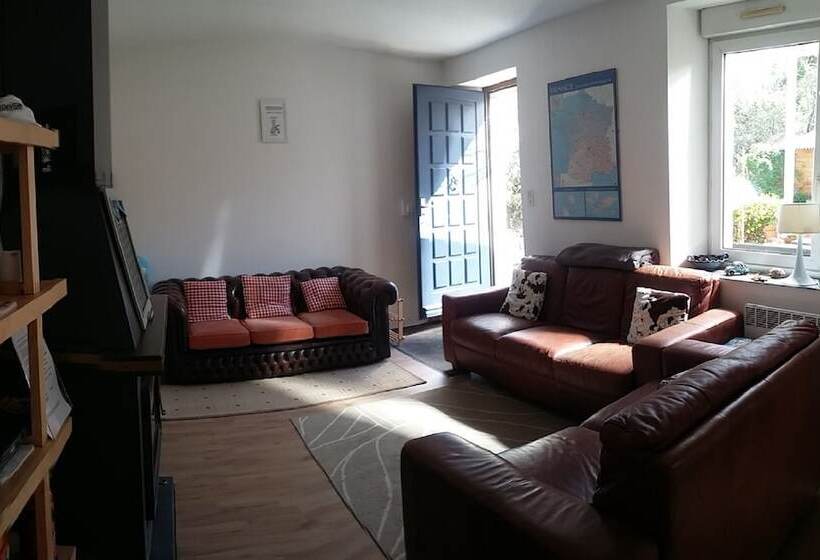 Sidsmums Travellers Retreat   Hostel