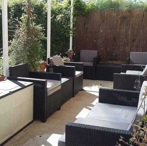 Sidsmums Travellers Retreat   Hostel