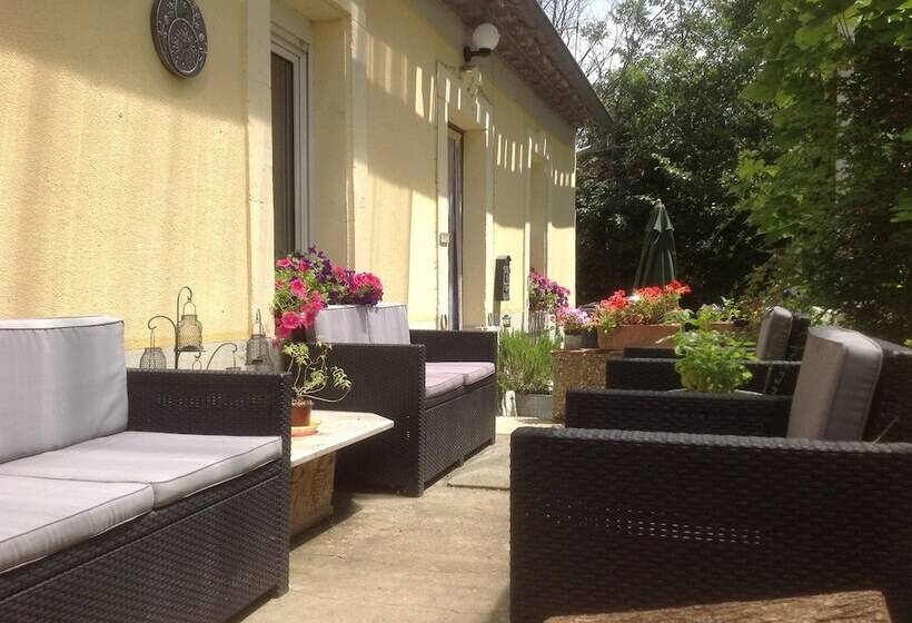 Sidsmums Travellers Retreat   Hostel