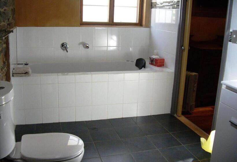 1860 Wine Country Cottages